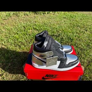 Air jordan 1 silver toes